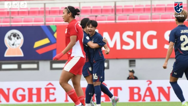 Pemain Timnas Putri Thailand selebrasi usai cetak gol. [Instagram]